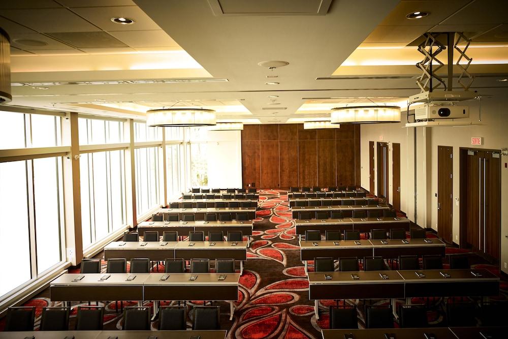 Otl Gouverneur 셔브룩 외부 사진 The 10th floor of the Marriott Center