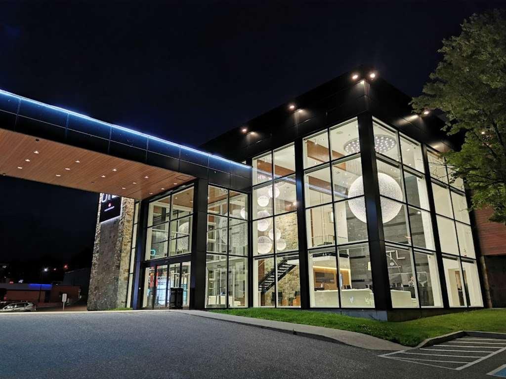 Otl Gouverneur 셔브룩 외부 사진 The main entrance of the hotel