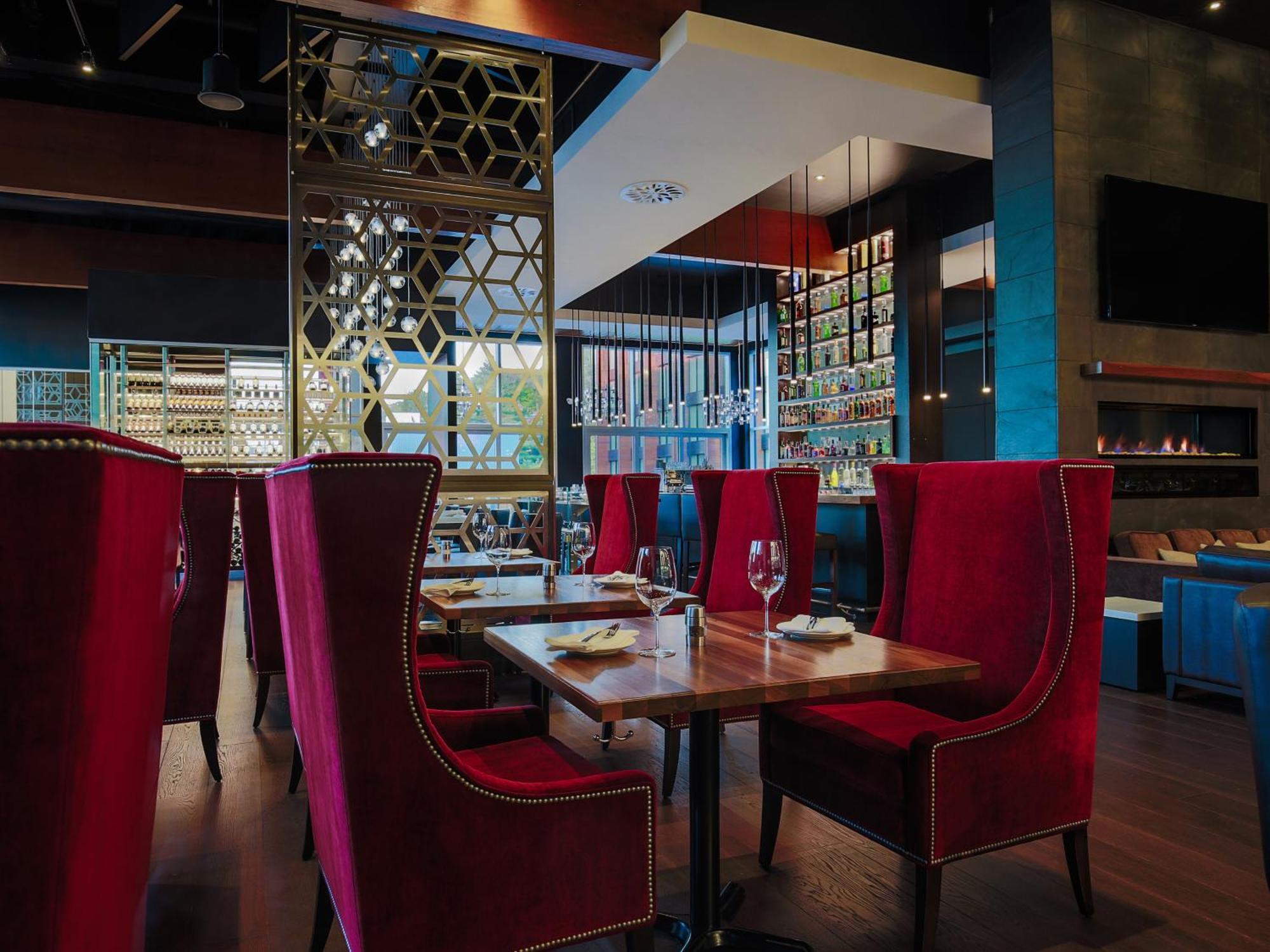 Otl Gouverneur 셔브룩 외부 사진 Interior of a PF. Chang's in Las Vegas