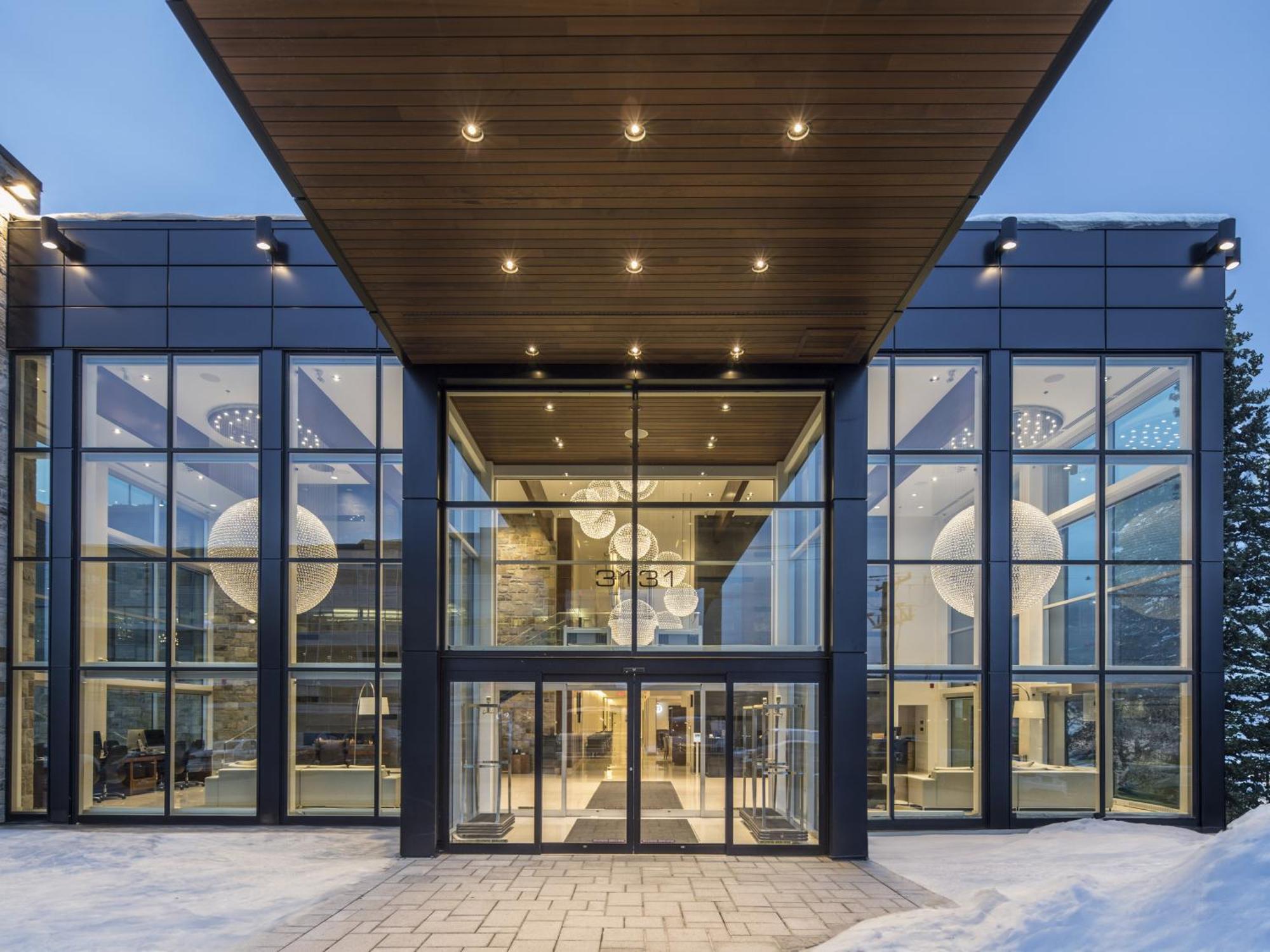 Otl Gouverneur 셔브룩 외부 사진 The entrance to the hotel