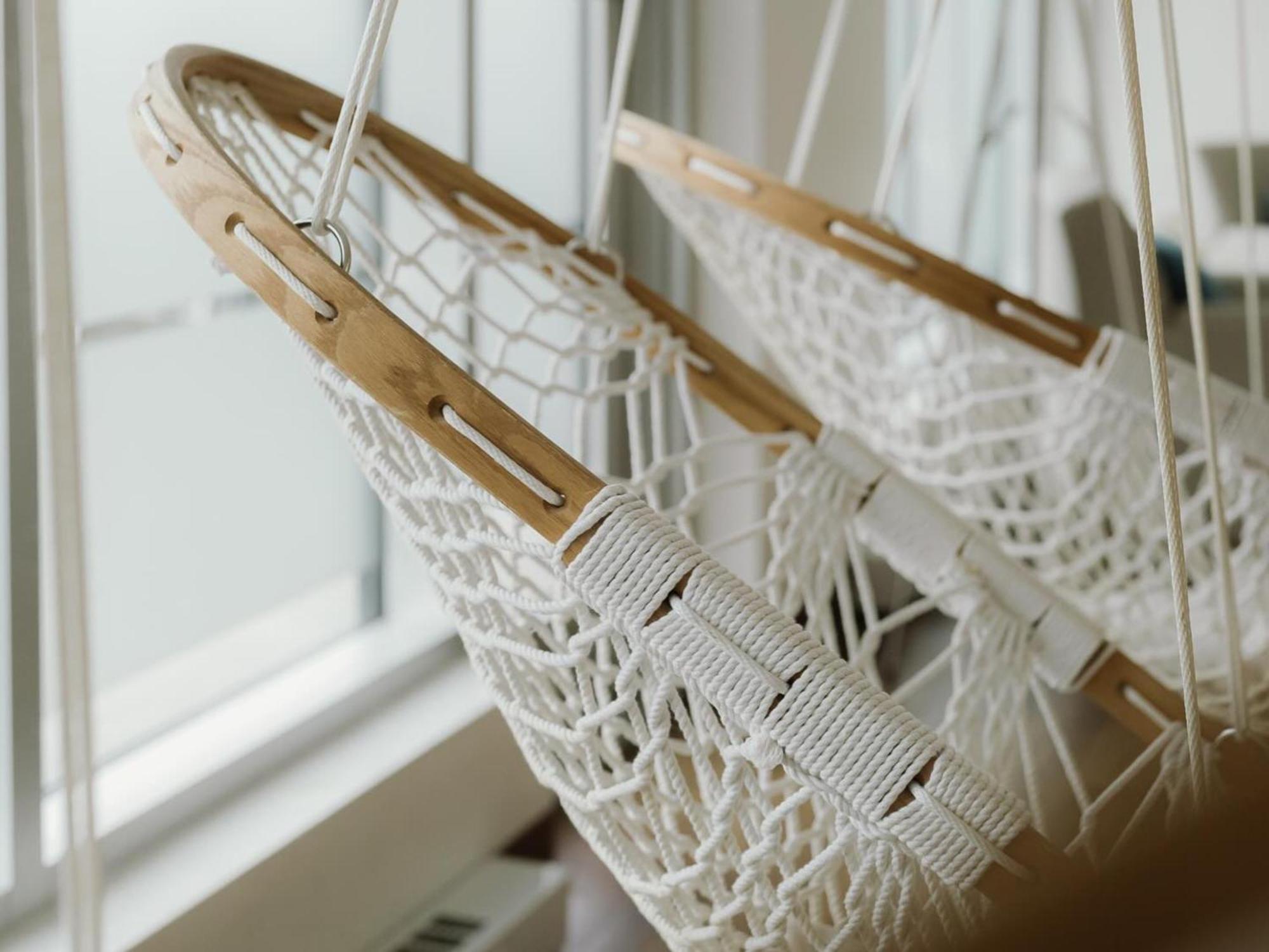 Otl Gouverneur 셔브룩 외부 사진 A hammock chair