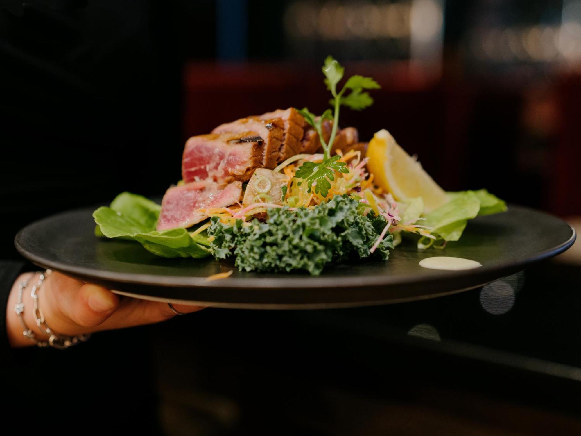 Otl Gouverneur 셔브룩 외부 사진 A salad