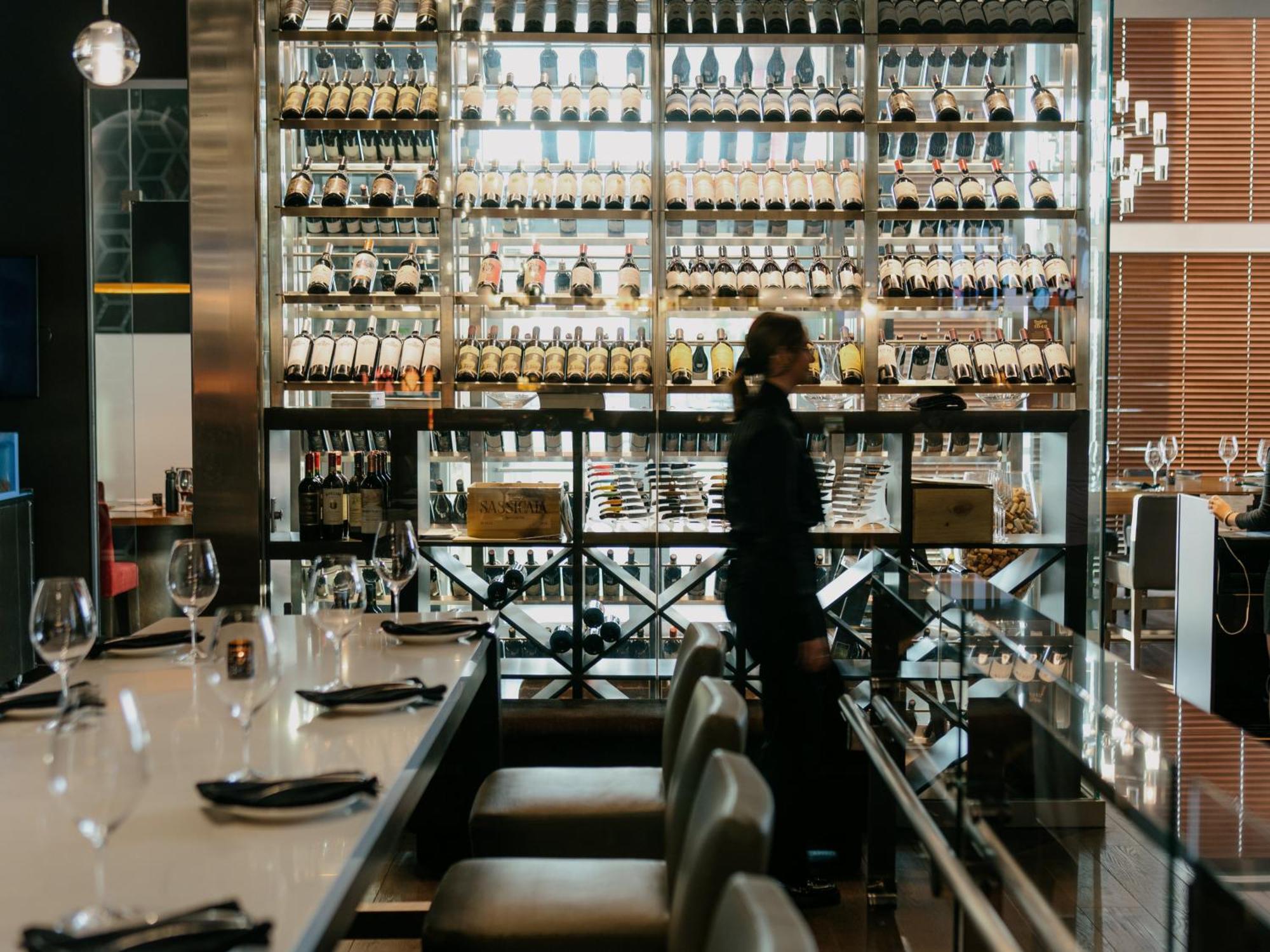 Otl Gouverneur 셔브룩 외부 사진 Wine bar in Tokyo