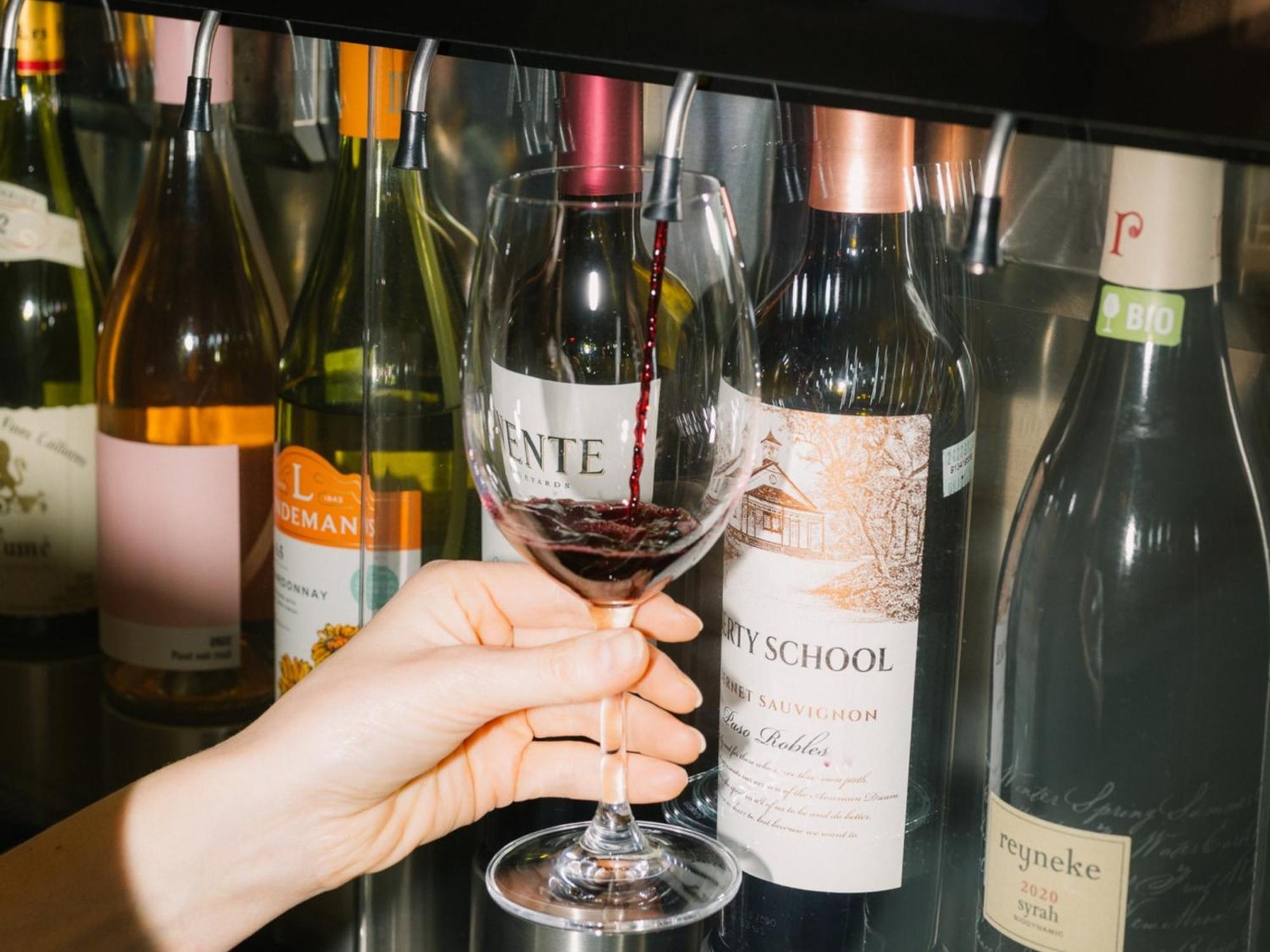 Otl Gouverneur 셔브룩 외부 사진 Wine tasting