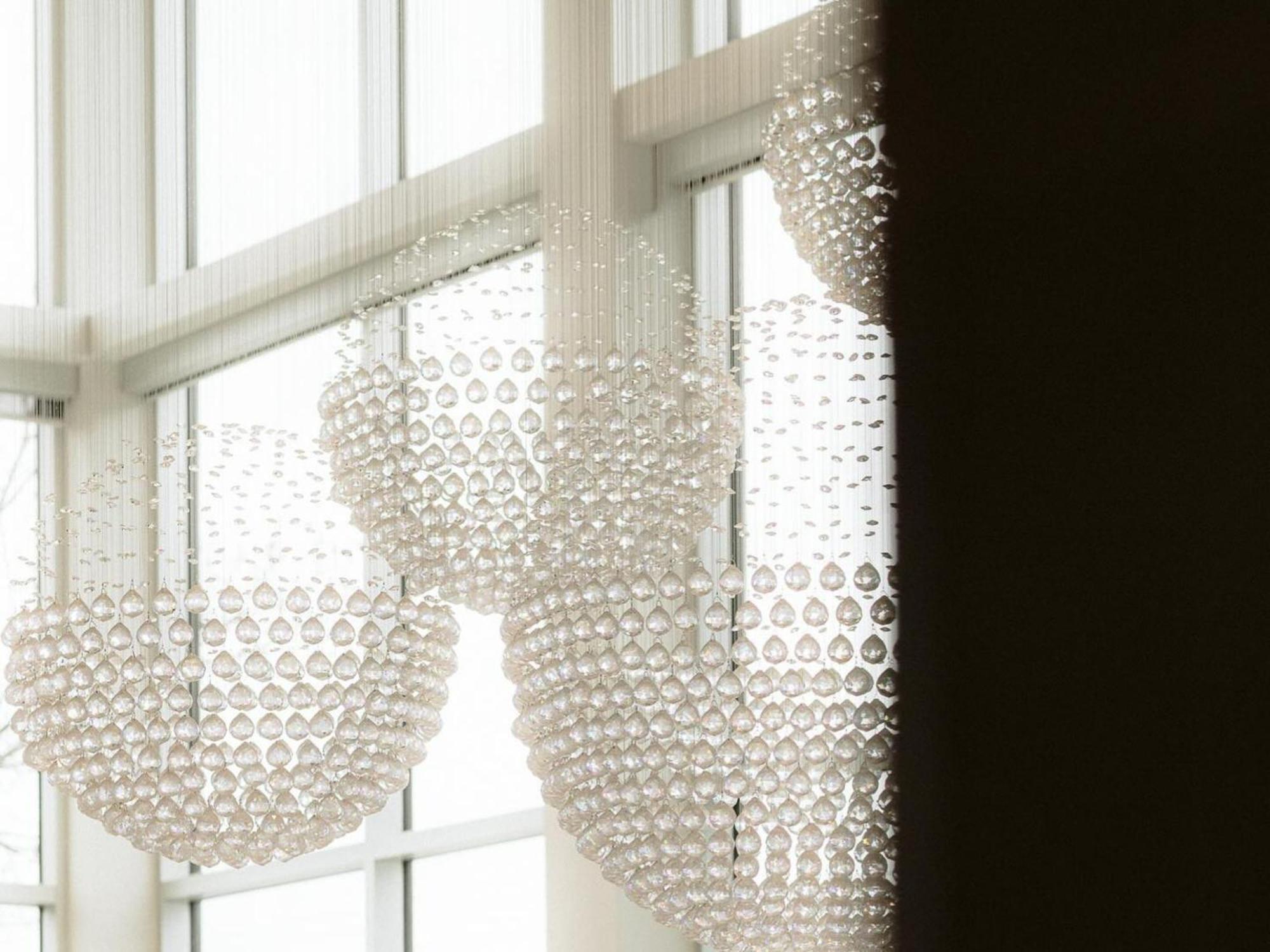 Otl Gouverneur 셔브룩 외부 사진 The 2000 light globes in the foyer of the National Gallery of Victoria
