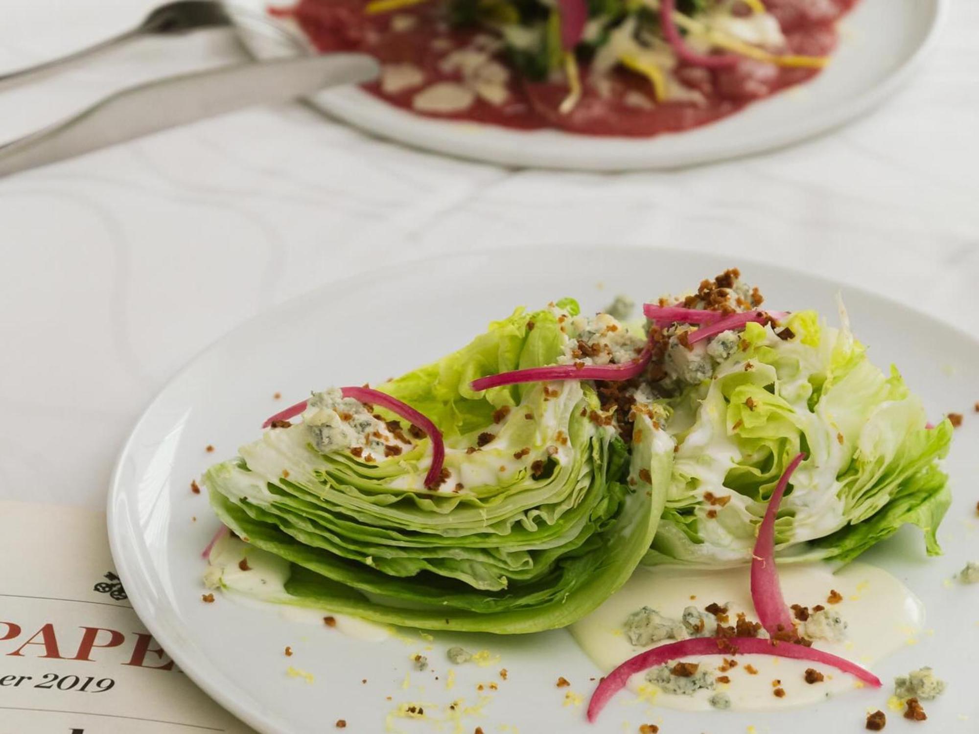 Otl Gouverneur 셔브룩 외부 사진 A wedge salad
